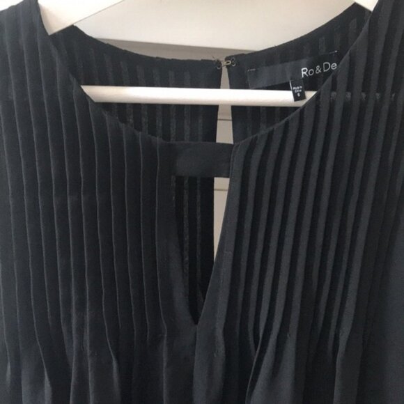 Flowy black top Size S - Picture 2 of 2